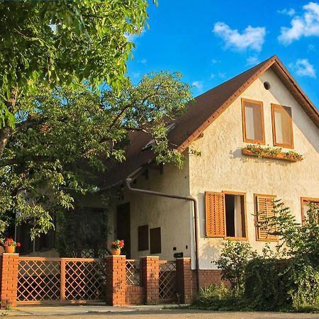 Foki Apartman Sopron Exteriör bild