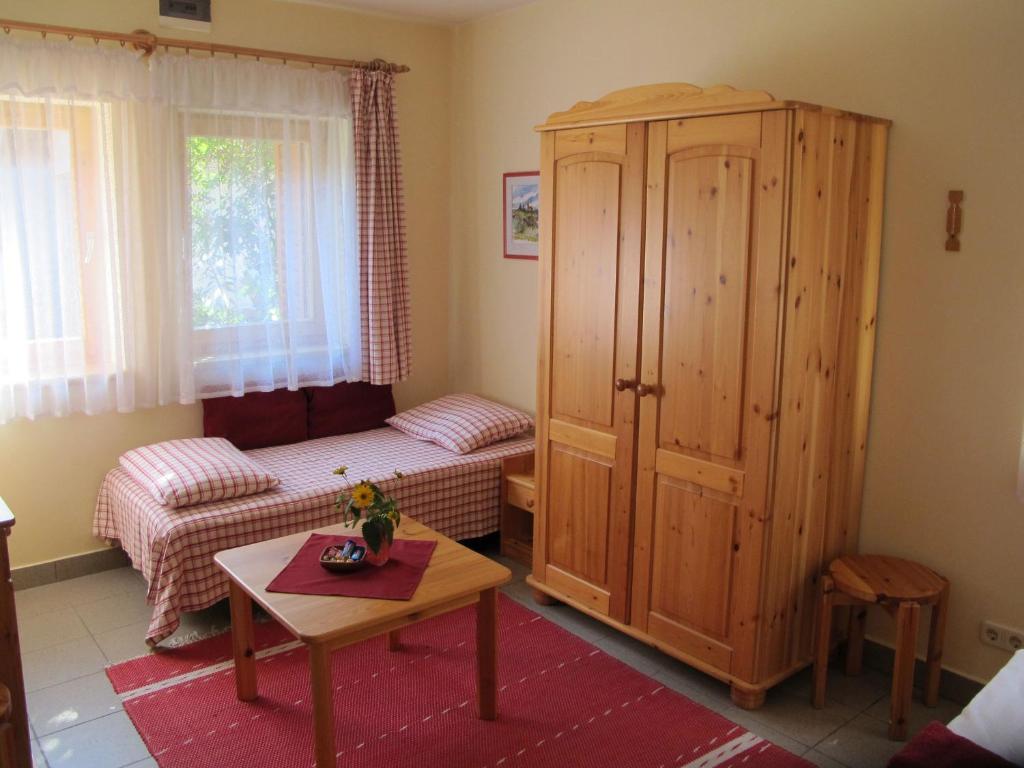 Foki Apartman Sopron Rum bild